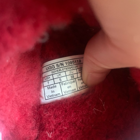 EUC Ugg Red Slides - Picture 5 of 5